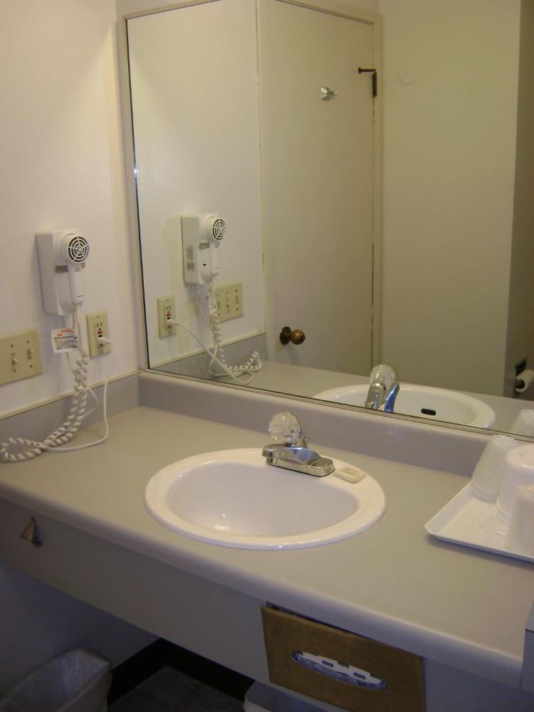 Queen Room interior